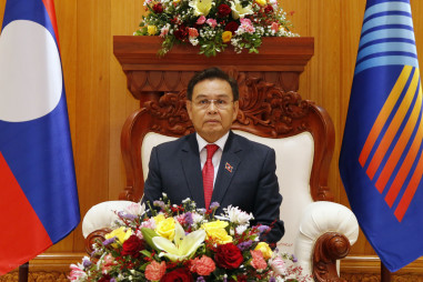 Chủ tịch Quốc hội Lào bắt đầu thăm chính thức Việt Nam