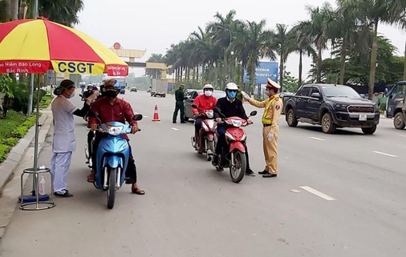 Công an huyện Xuân Trường: Đảm bảo trật tự ATGT gắn với phòng, chống dịch bệnh Covid - 19