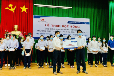 Thép Miền Nam – VNSTEEL trao 400 suất học bổng cho học sinh nghèo hiếu học tại tỉnh Bà Rịa Vũng Tàu.