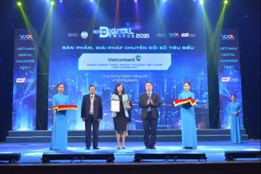 Vietcombank nhận giải thưởng chuyển đổi số Việt Nam 2021