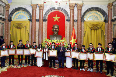 Chủ tịch nước trao tặng Huân chương Lao động cho học sinh đoạt giải Olympic quốc tế