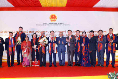 Chủ tịch Quốc hội Vương Đình Huệ gặp gỡ các hội hữu nghị Ấn Độ - Việt Nam 