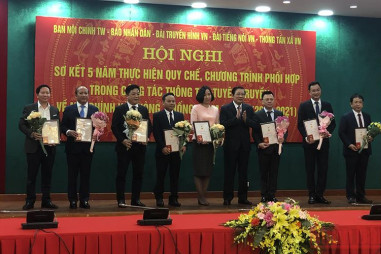 Phối hợp thông tin, tuyên truyền về công cuộc phòng, chống tham nhũng, tiêu cực
