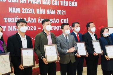 Một số ấn phẩm báo chí tiêu biểu "Việt Nam 2020" , "Ấn tượng 2021"