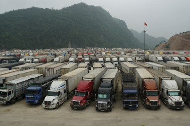 Sớm khắc phục tình trạng ùn tắc hàng hóa tại các cửa khẩu biên giới phía bắc