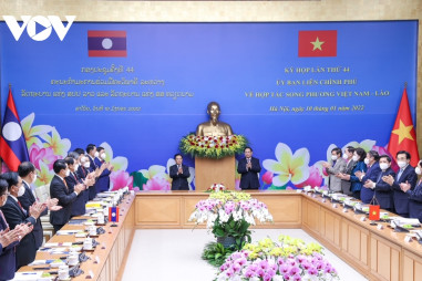 Thủ tướng Việt Nam và Lào chứng kiến lễ ký kết 9 văn kiện hợp tác giữa hai nước