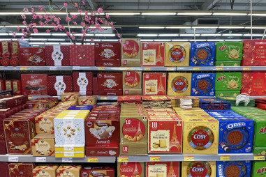 Thị trường bánh mứt kẹo sôi động phục vụ Tết Nguyên Đán 2022