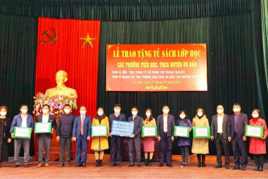 Công ty CP Tập đoàn Taseco trao tặng 626 tủ sách cho huyện Vụ Bản tỉnh Nam Định