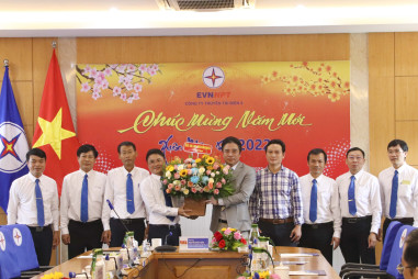 Công ty Truyền tải điện 3 ra quân đầu năm với sự đồng hành của lãnh đạo tỉnh Khánh Hòa