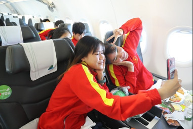 Chuyên cơ đặc biệt của Bamboo Airways đón những “cô gái vàng” của Đội tuyển bóng đá nữ Việt Nam về nước