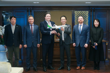 Tân đại sứ Mỹ thăm trụ sở hãng hàng không Bamboo Airways