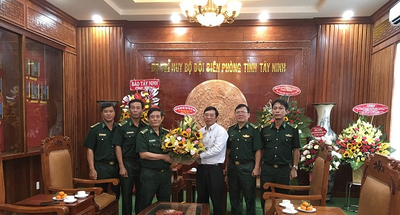 Hội Nhà báo tỉnh Tây Ninh thăm, chúc mừng Bộ đội Biên phòng 