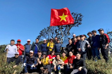 Khảo sát tuyến du lịch lên đỉnh núi cao nhất Lai Châu