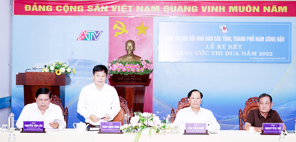 Hội Nhà báo các tỉnh, thành phố Nam sông Hậu ký kết giao ước năm 2022