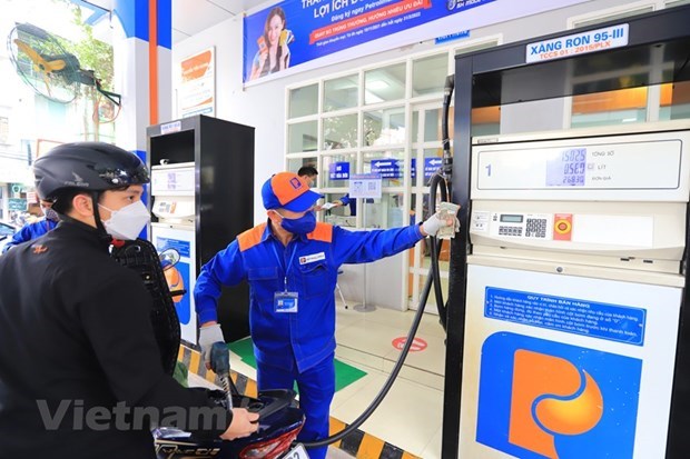 Sử dụng xăng dầu hiệu quả: Bài toán căn cơ trước bão giá nhiên liệu
