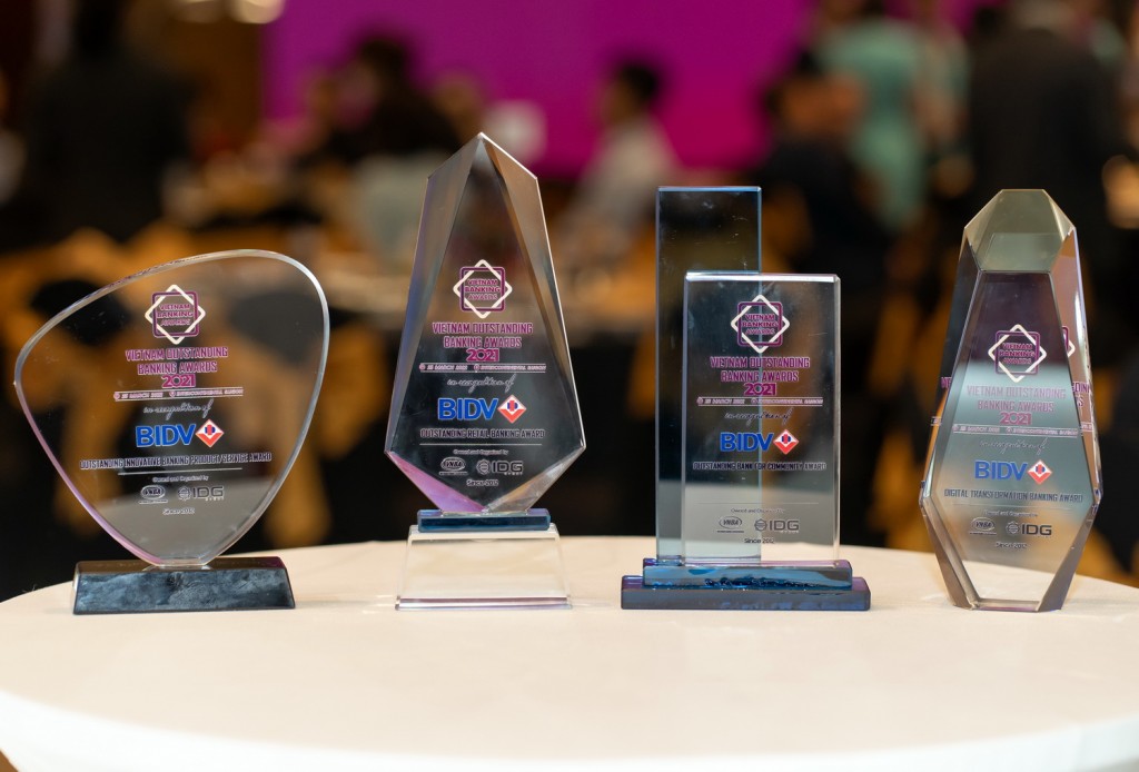 BIDV được trao đồng thời 4 giải thưởng tiêu biểu của năm