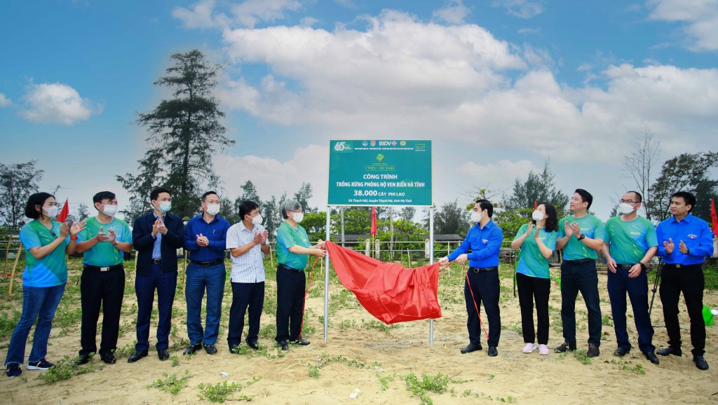 BIDV tổ chức trồng 38.000 cây phòng hộ ven biển Hà Tĩnh