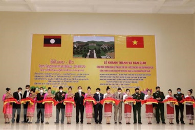 Báo chí Lào ca ngợi về tình đoàn kết đặc biệt Lào-Việt Nam