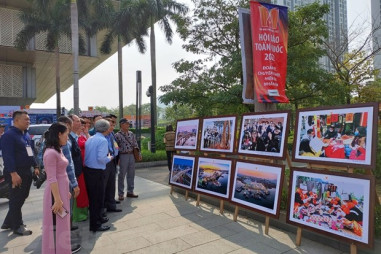 Một Việt Nam đầy sức sống trong triển lãm ảnh "Những nẻo đường Xuân"