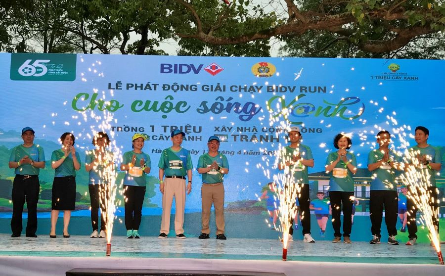 Hơn 17000 ngàn người tham gia khởi động giải chạy “BIDVRun – Cho cuộc sống Xanh 2022”