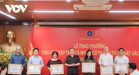 VOV khen thưởng các tập thể và cá nhân có thành tích xuất sắc năm 2021