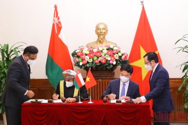 Việt Nam và Oman ký hiệp định miễn thị thực hộ chiếu ngoại giao