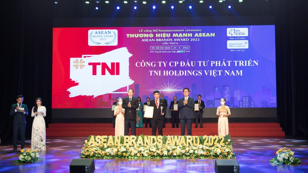 TNI Holdings Vietnam lần thứ 2 nhận giải thưởng Thương hiệu mạnh ASEAN 2022