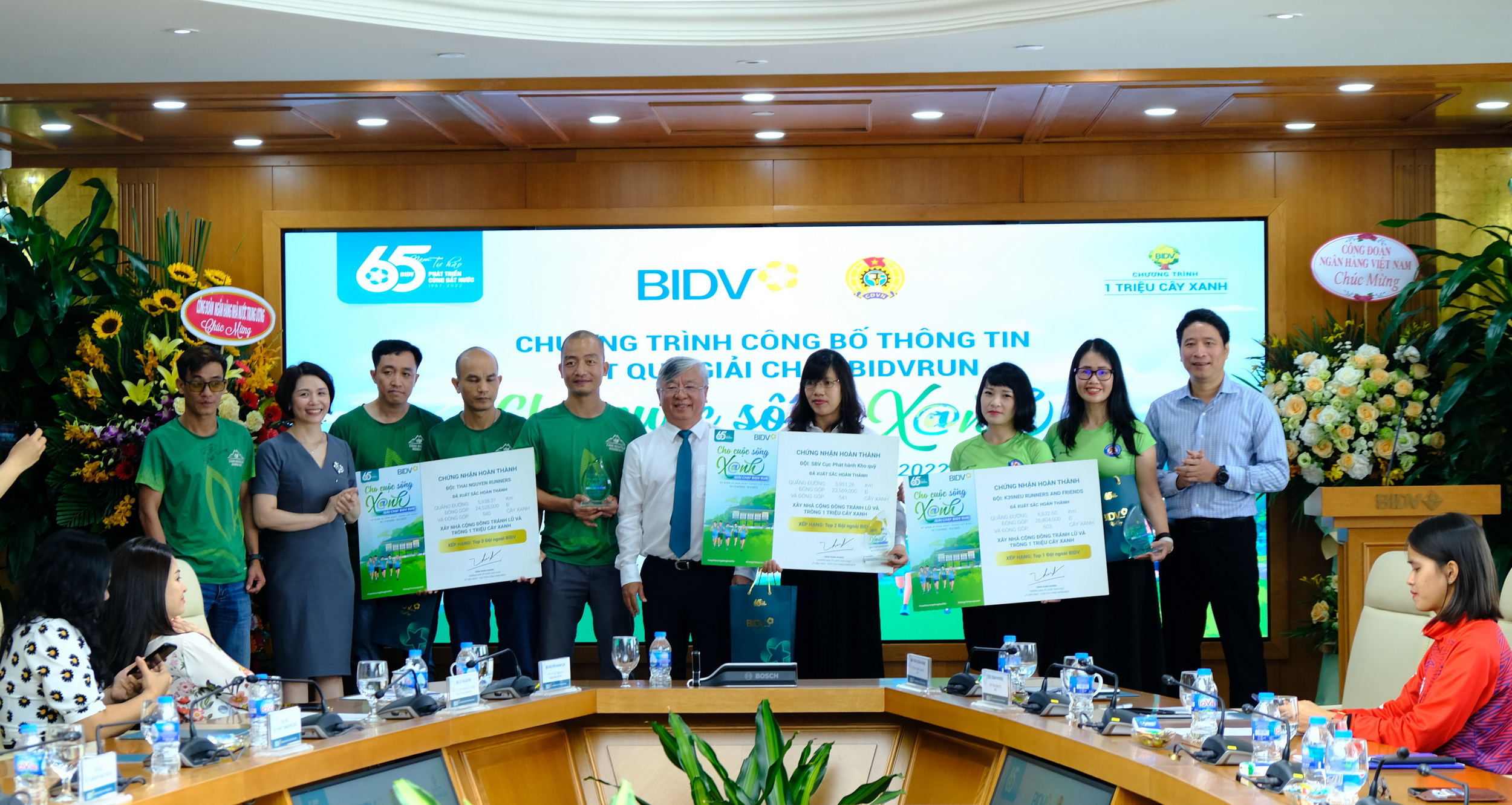 BIDV công bố kết quả và trao thưởng "Giải chạy BIDVRUN - Cho cuộc sống Xanh 2022"