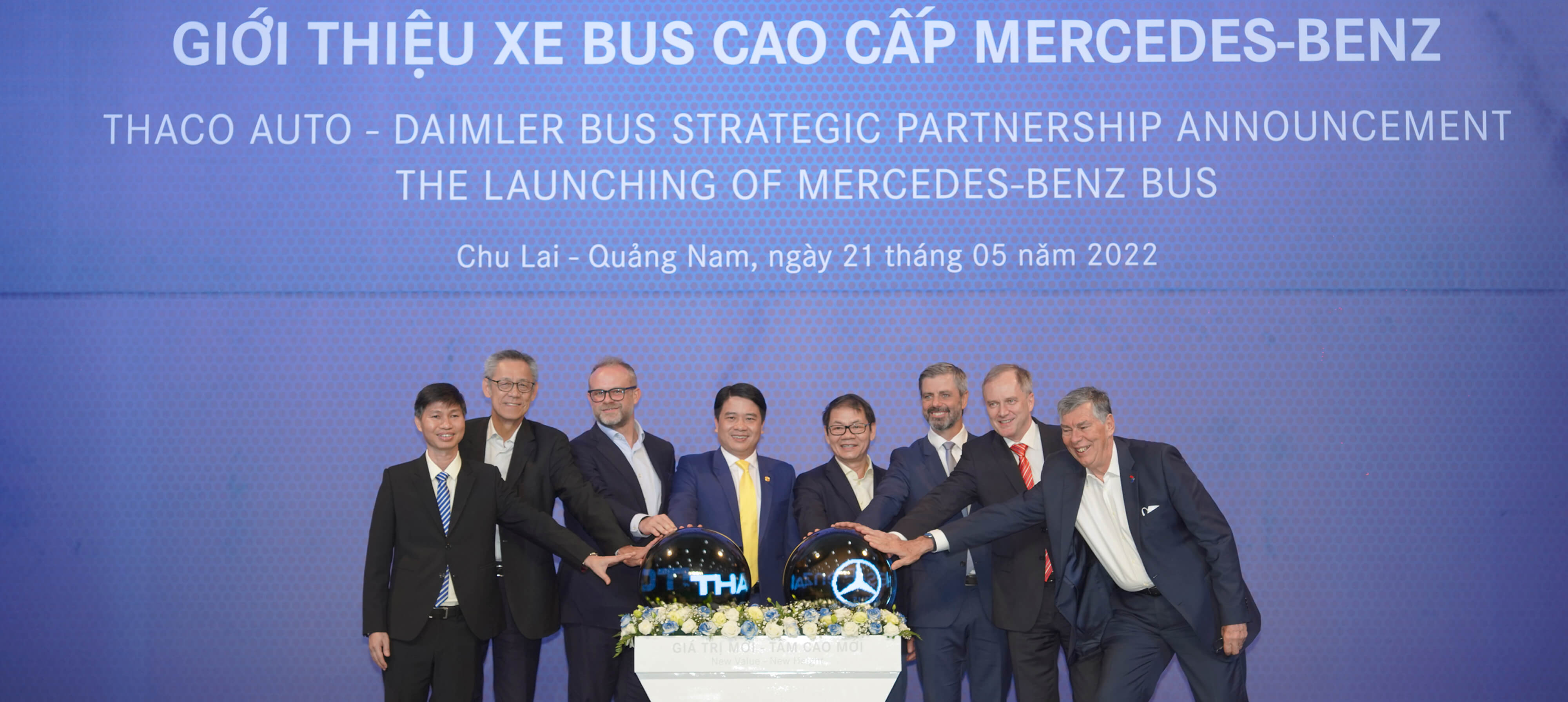 Lễ công bố hợp tác chiến lược THACO AUTO – DAIMLER BUS và giới thiệu xe bus cao cấp Mercedes-Benz