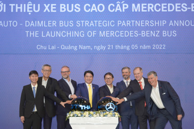 Lễ công bố hợp tác chiến lược THACO AUTO – DAIMLER BUS và giới thiệu xe bus cao cấp Mercedes-Benz
