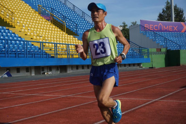 Runner 42 tuổi chia sẻ bí quyết duy trì sức bền những ngày giãn cách