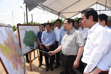 Thủ tướng Phạm Minh Chính khảo sát một số dự án, công trình tại Sơn La