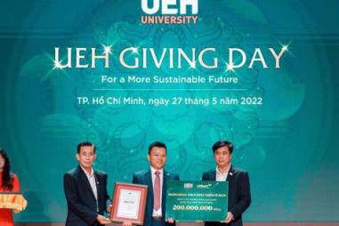 HDBank tặng học bổng cho sinh viên Đại học Kinh tế TP Hồ Chí Minh