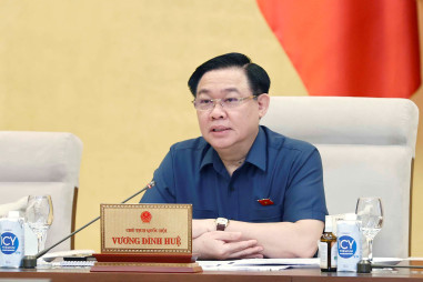 Chủ tịch Quốc hội Vương Đình Huệ: Cần bố trí ngân sách tăng lương cơ sở trong năm 2023