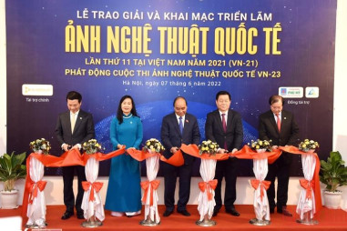 Trao giải và khai mạc Triển lãm Ảnh nghệ thuật quốc tế lần thứ 11 tại Việt Nam