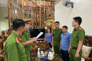 Bắt tạm giam Trưởng Khoa Dược, Bệnh viện Đa khoa tỉnh Sơn La