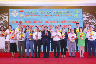 Yến sào Khánh Hòa trao thưởng 128 danh hiệu cho các đại lý, NPP tiêu biểu