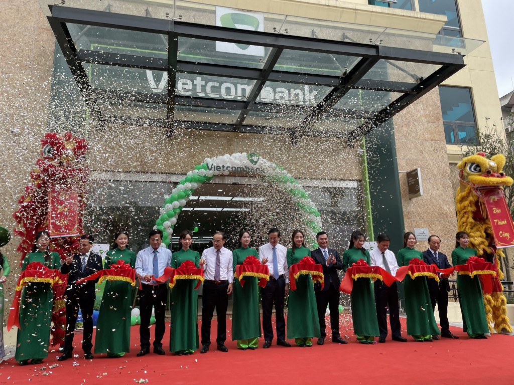 Vietcombank Phú Thọ khai trương trụ sở mới tại TP Việt Trì