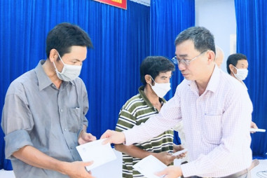 Hội Nhà báo tỉnh Phú Yên tặng 60 suất quà cho hộ nghèo