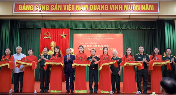 Khai mạc Triển lãm “Tình đoàn kết, hữu nghị Việt Nam - Campuchia”