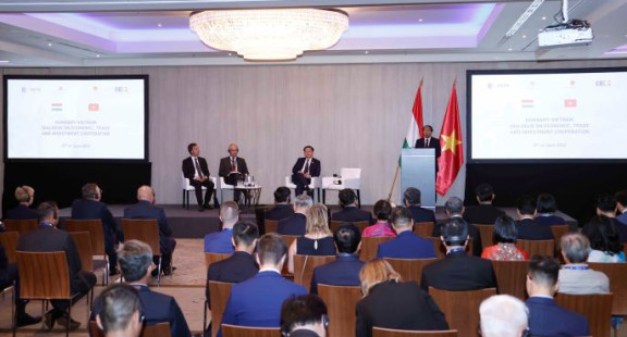Tọa đàm cấp cao Việt Nam – Hungary về kinh tế  và thương mại 
