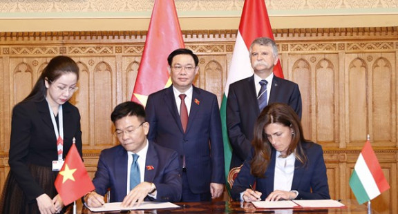 Việt Nam và Hungary ký chương trình hợp tác về tư pháp