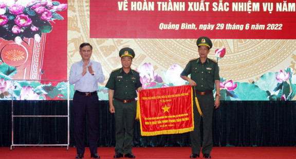 Bộ đội Biên phòng tỉnh Quảng Bình nhận Cờ thi đua của Thủ tướng Chính phủ