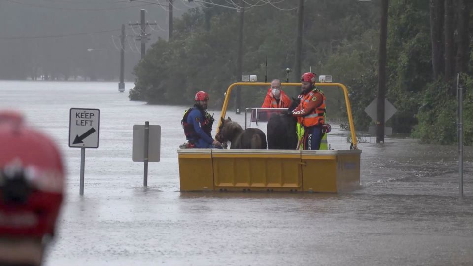 Sydney sơ tán hàng nghìn người dân do mưa lớn kéo dài