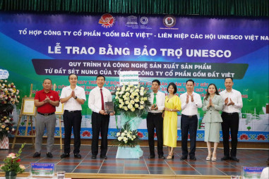 Công ty cổ phần “Gốm Đất Việt” nhận bằng bảo trợ UNESCO