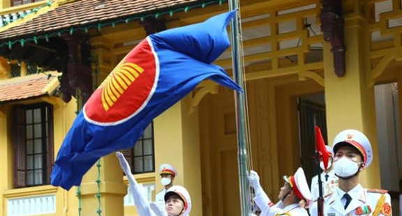 Trang trọng Lễ thượng cờ kỷ niệm 55 năm thành lập ASEAN