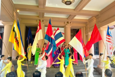 Khai mạc triển lãm Sắc màu văn hóa ASEAN