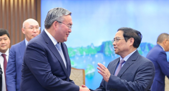 Thủ tướng tiếp Phó Thủ tướng, Bộ trưởng Bộ Ngoại giao Kazakhstan
