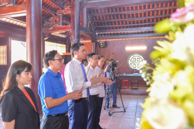 Lễ tưởng niệm cố Tổng Bí thư Lê Hồng Phong
