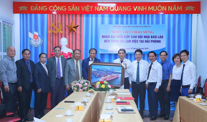 Hội Nhà báo Lào làm việc với Hội Nhà báo Hải Phòng